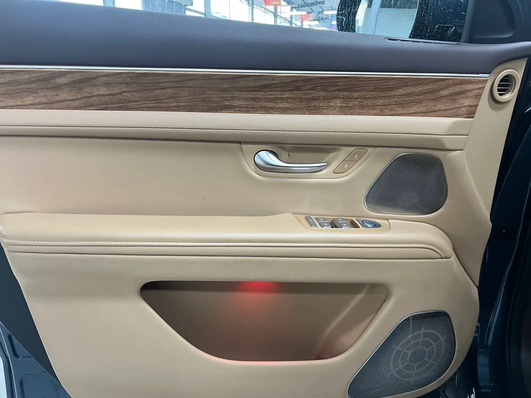 2024 AITO AITO thumbnail 4