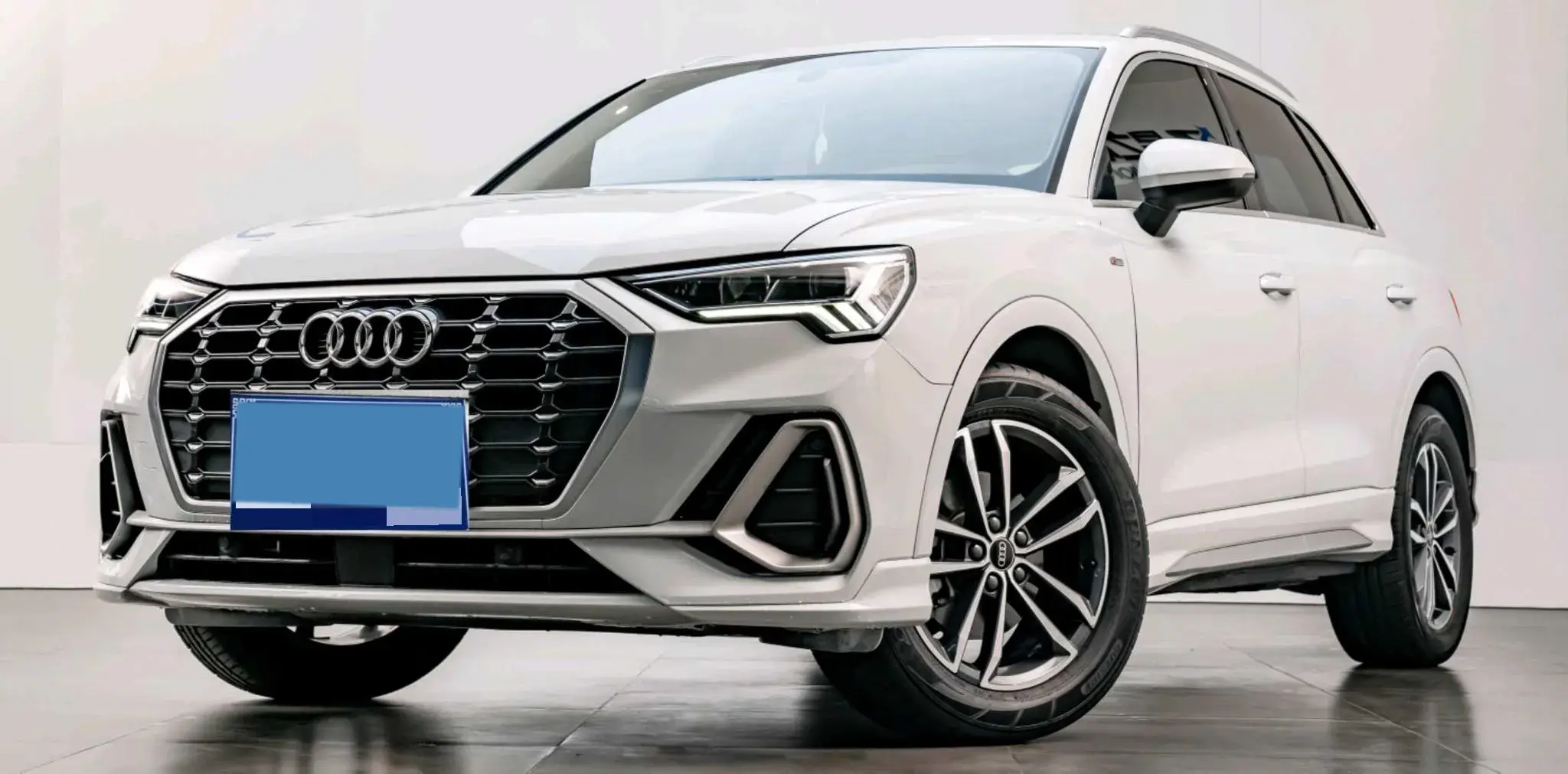 2022 AUDI Q3 view 1