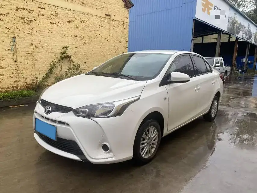 2017 TOYOTA YARIS view 1