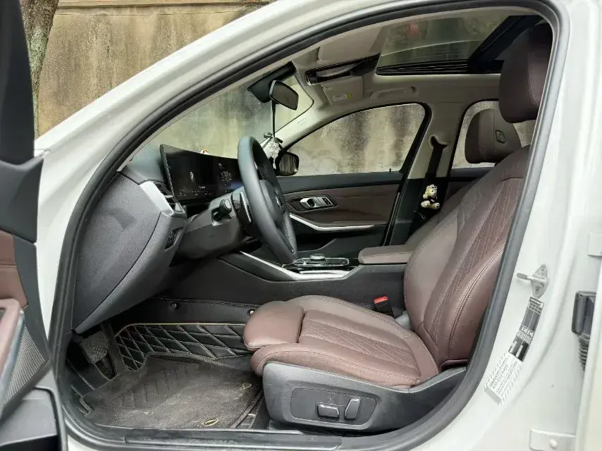 2024 BMW 3 thumbnail 4