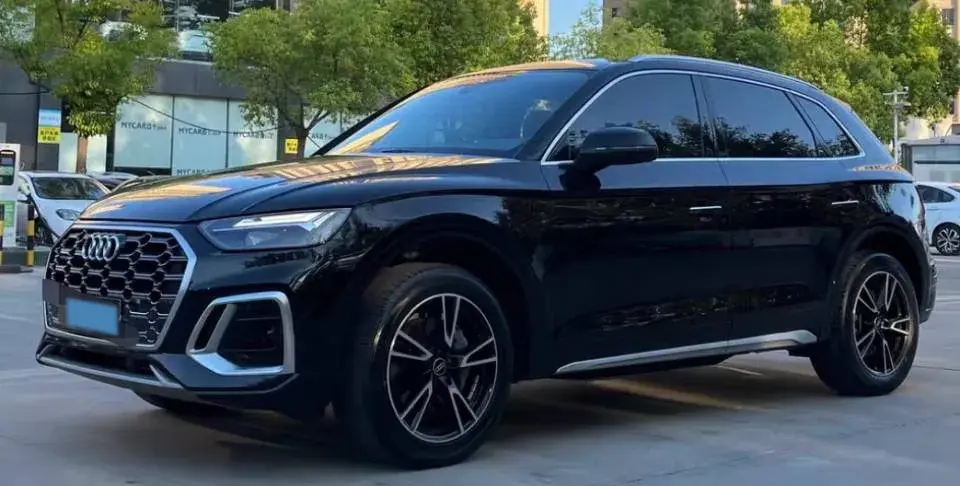 2022 AUDI Q5L view 1