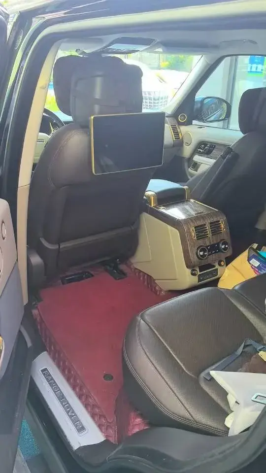 2019 LAND ROVER thumbnail 4