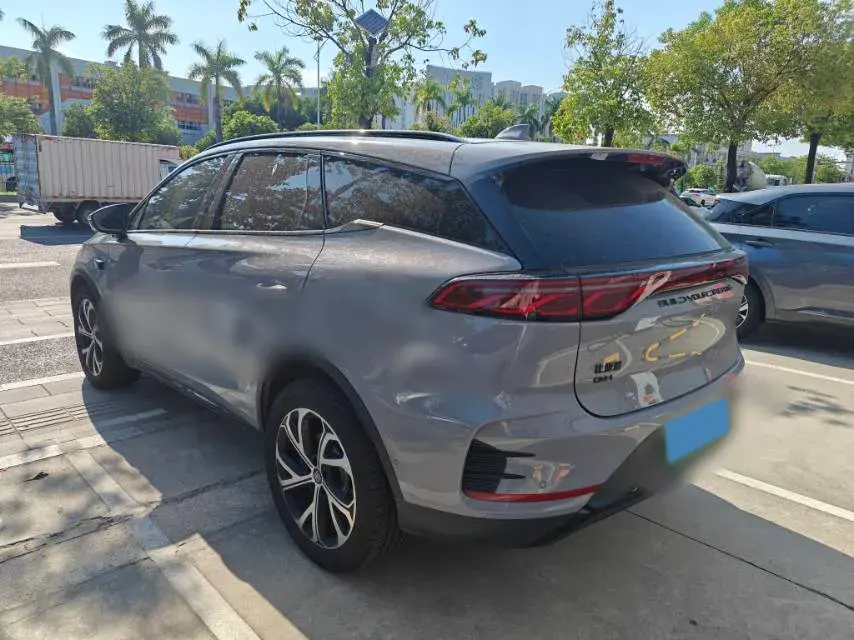 2025 BYD TANG thumbnail 3