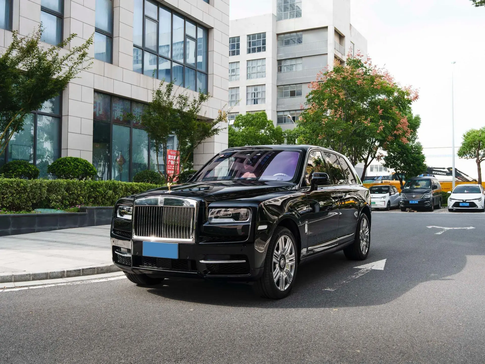 2018 ROLLS-ROYCE CULLINAN view 1