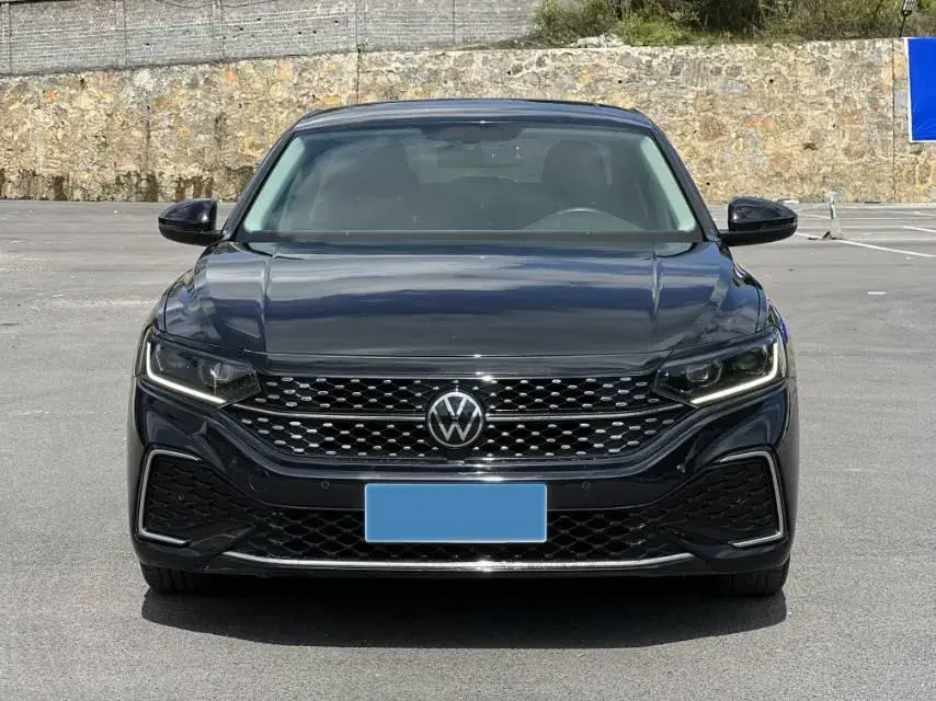 2021 VOLKSWAGEN PASSAT thumbnail 2