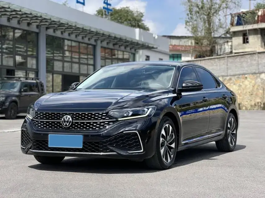 2021 VOLKSWAGEN PASSAT view 1