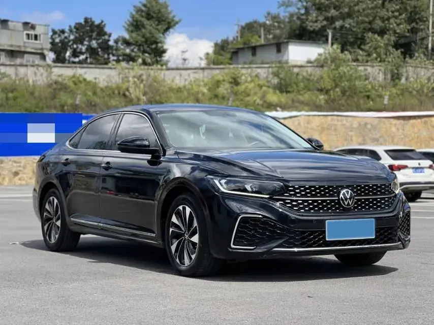 2021 VOLKSWAGEN PASSAT thumbnail 3