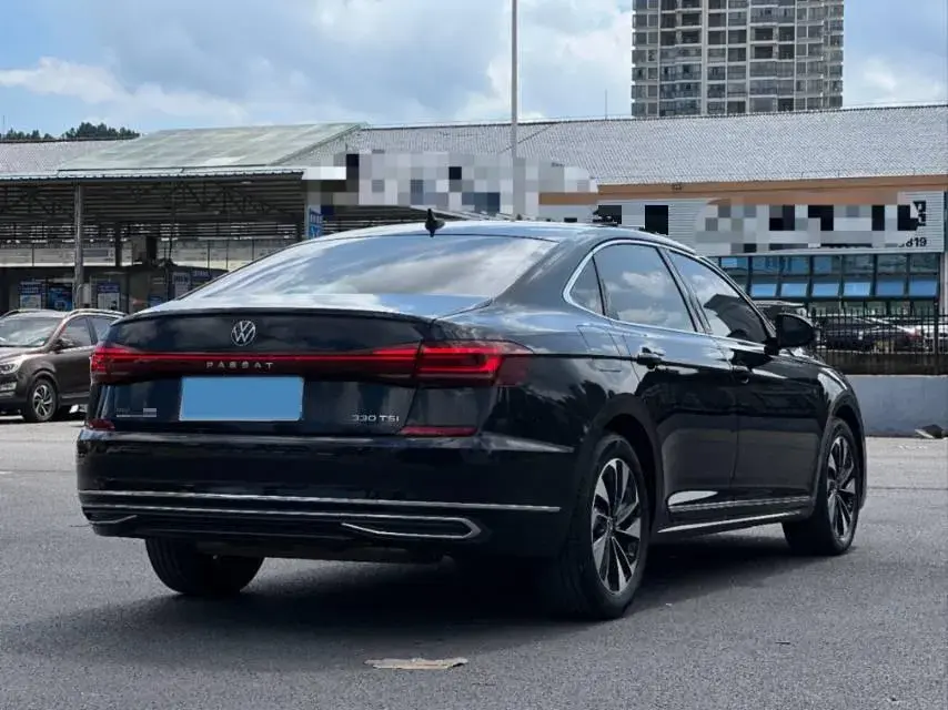 2021 VOLKSWAGEN PASSAT thumbnail 4