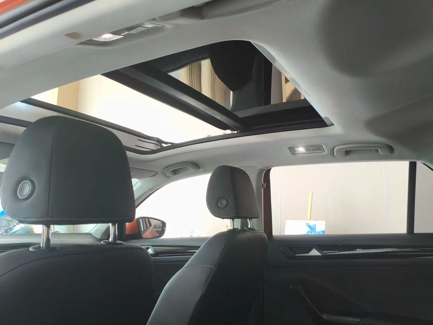 2020 VOLKSWAGEN T-ROC thumbnail 4