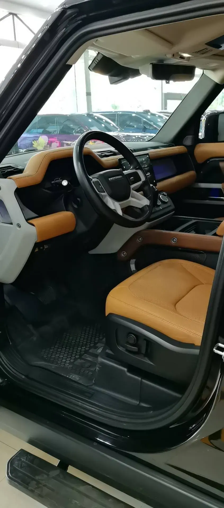 2023 LAND ROVER thumbnail 3