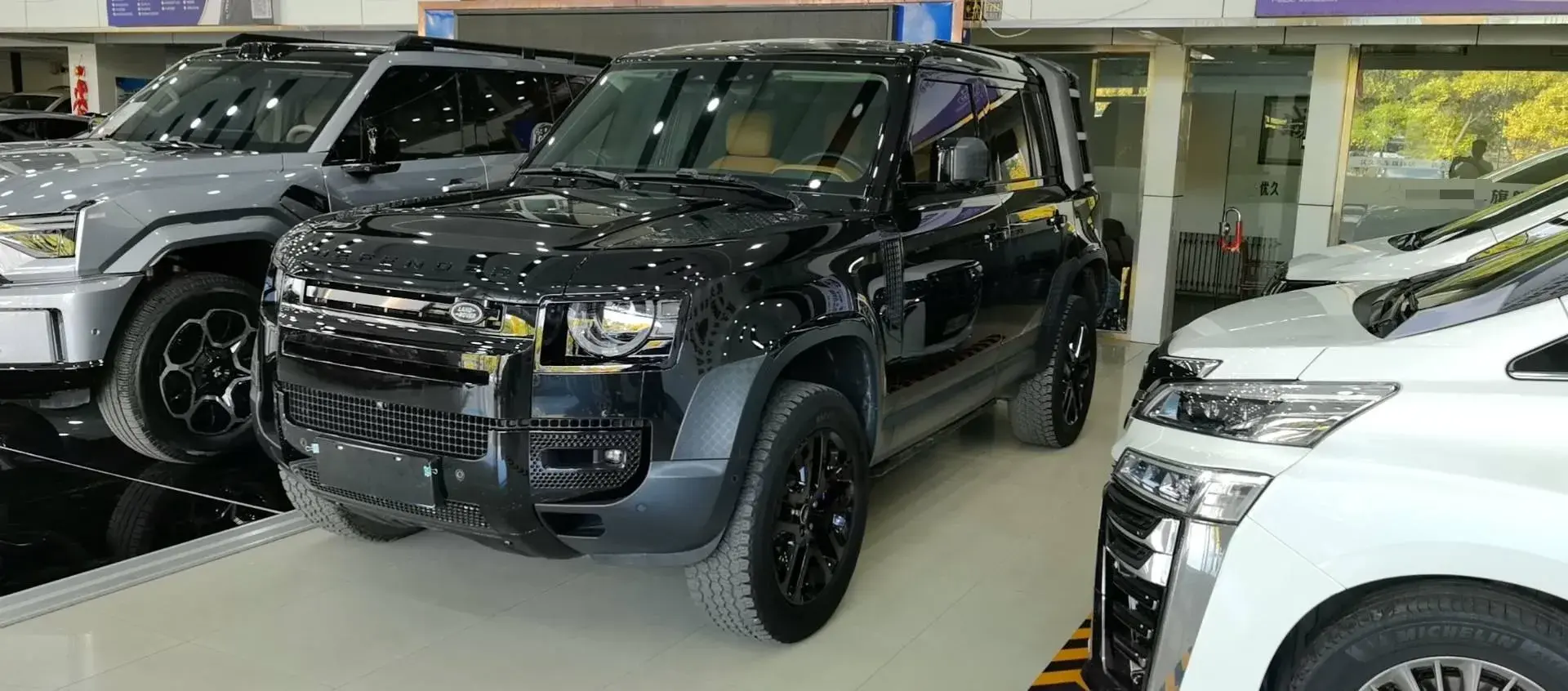 2023 LAND ROVER view 1