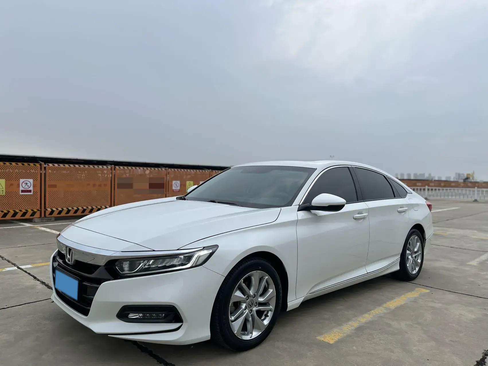 2018 HONDA ACCORD view 1