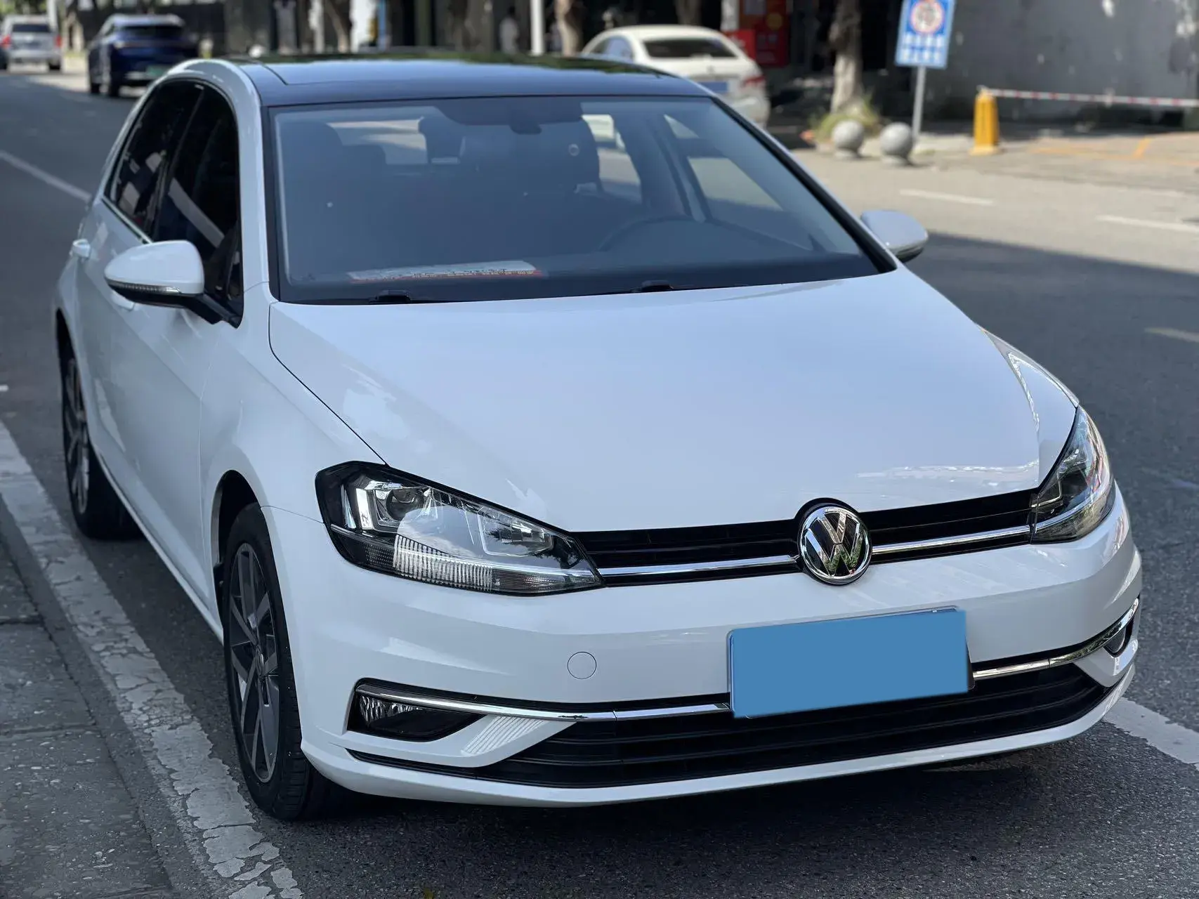 2018 VOLKSWAGEN GOLF thumbnail 3