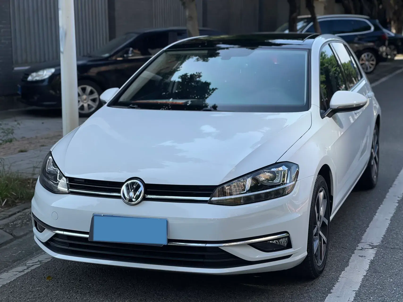 2018 VOLKSWAGEN GOLF view 1