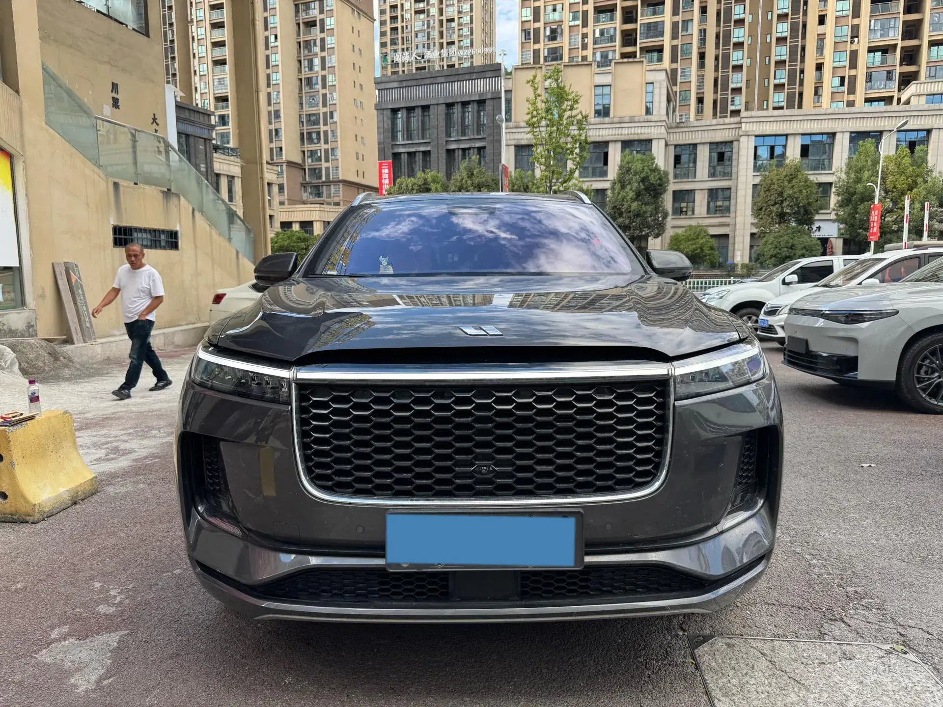 2021 LI ONE thumbnail 2