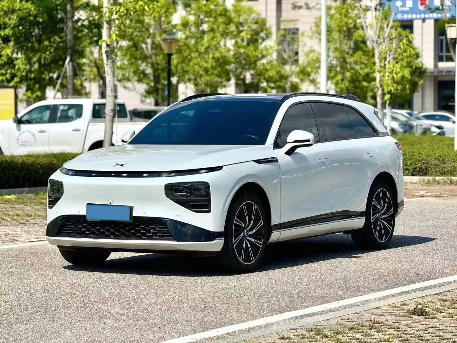 2022 XPENG G9 view 1