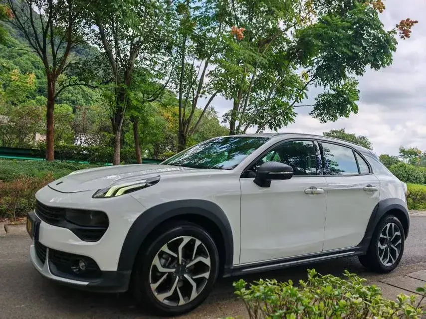 2018 LYNK&CO 02 view 1