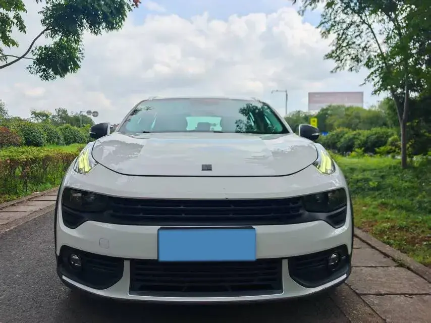 2018 LYNK&CO 02 thumbnail 3