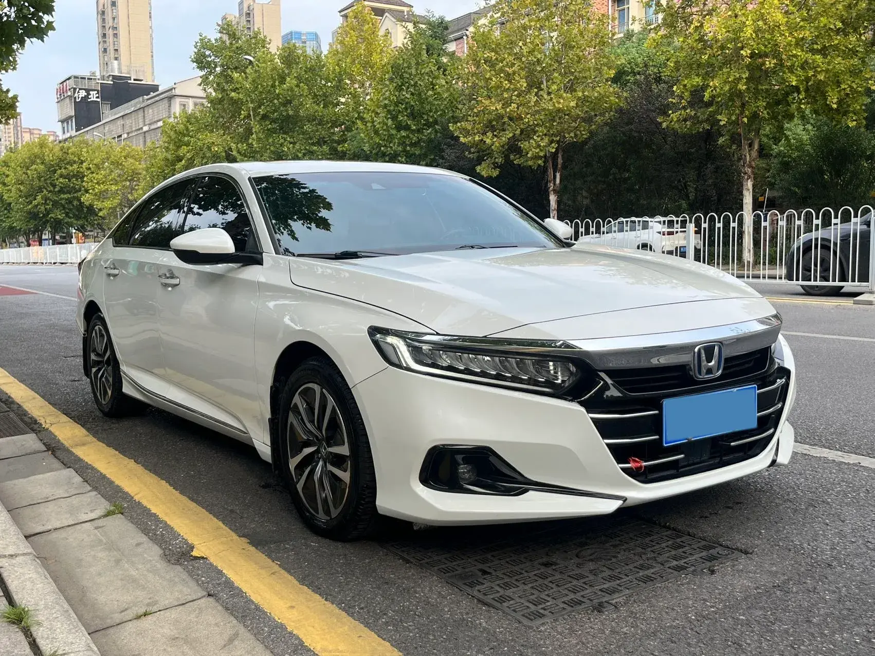 2022 HONDA ACCORD thumbnail 3