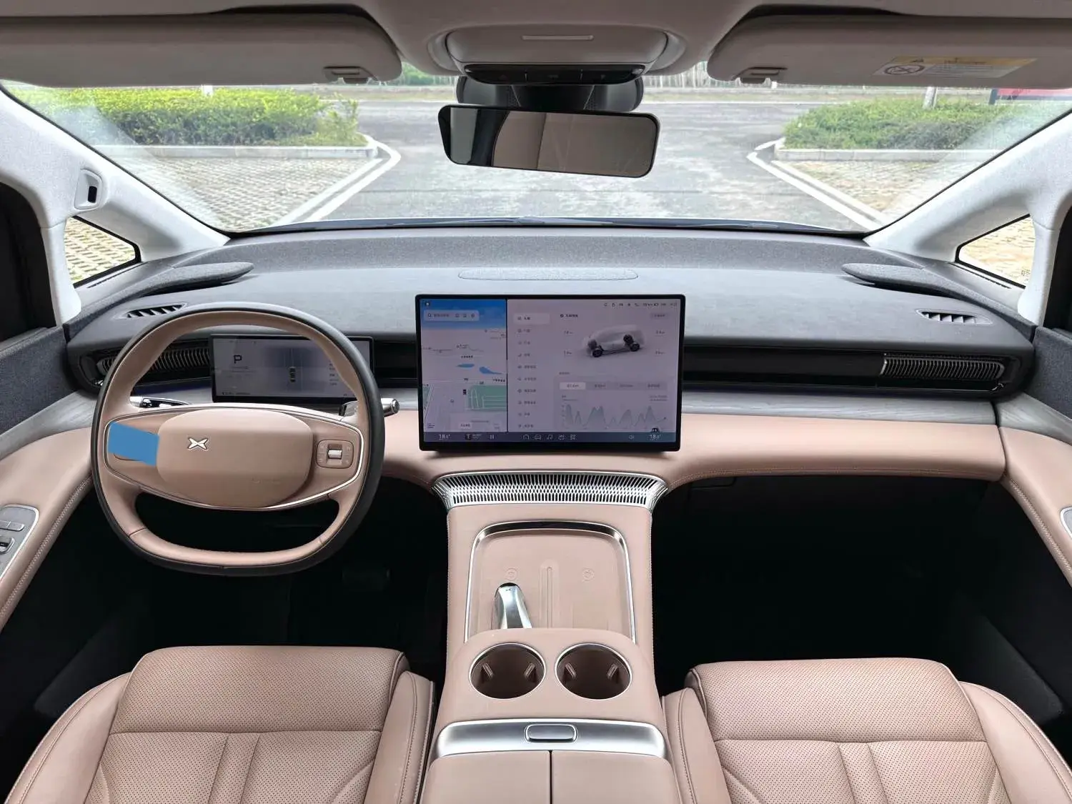 2024 XPENG X9 thumbnail 3
