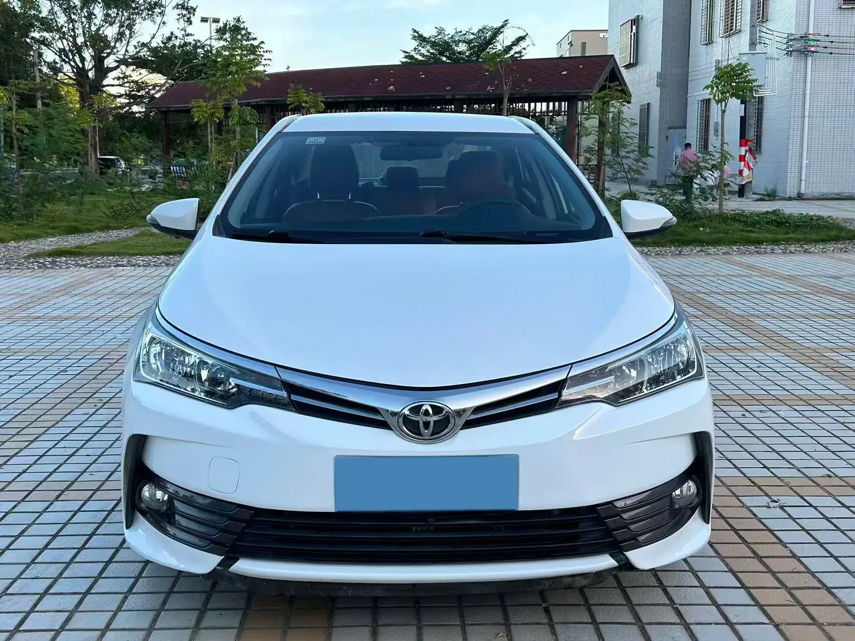 2017 TOYOTA COROLLA thumbnail 2