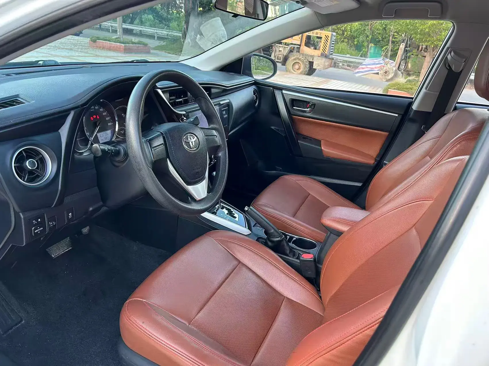 2017 TOYOTA COROLLA thumbnail 4