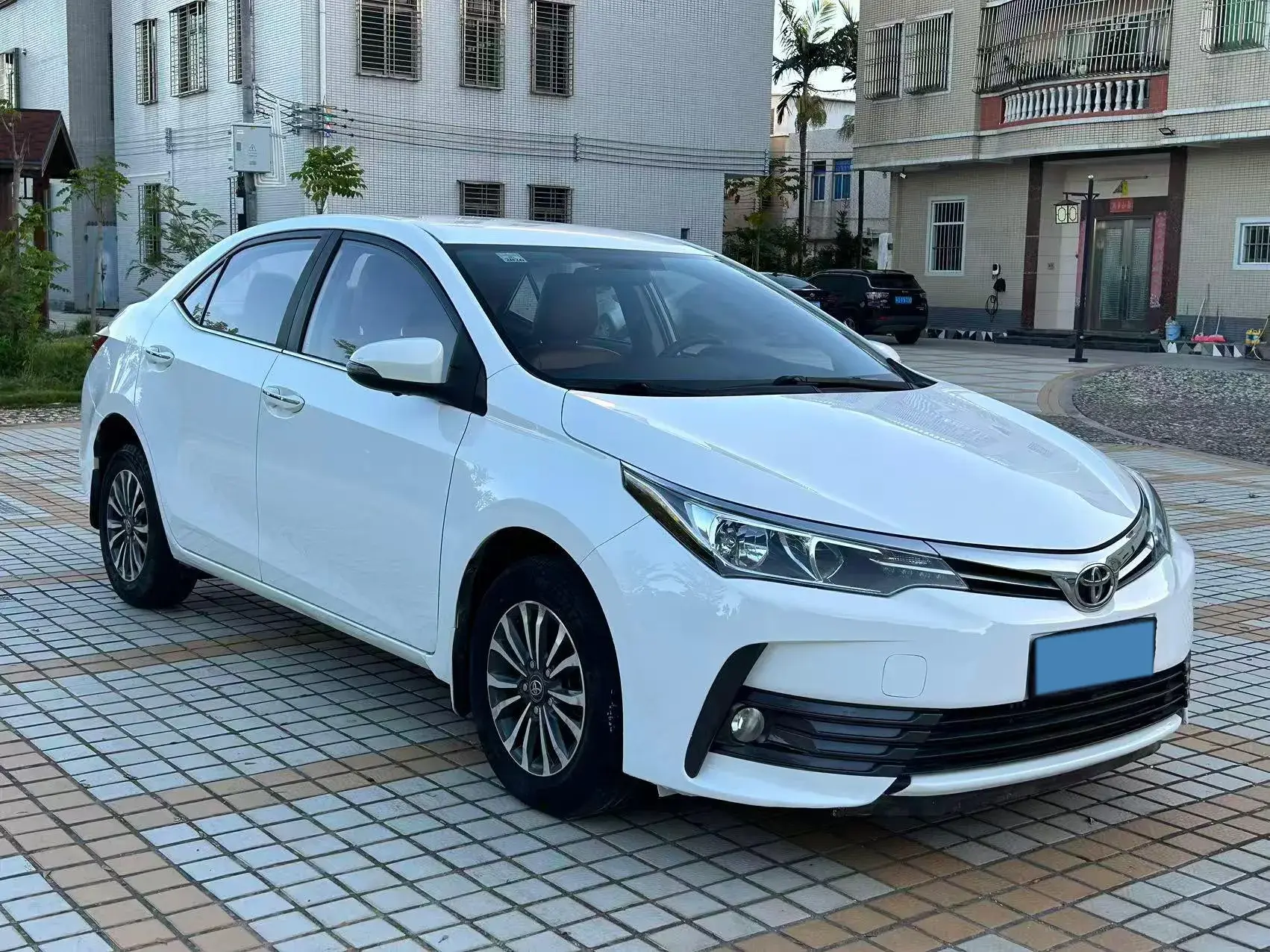 2017 TOYOTA COROLLA thumbnail 3