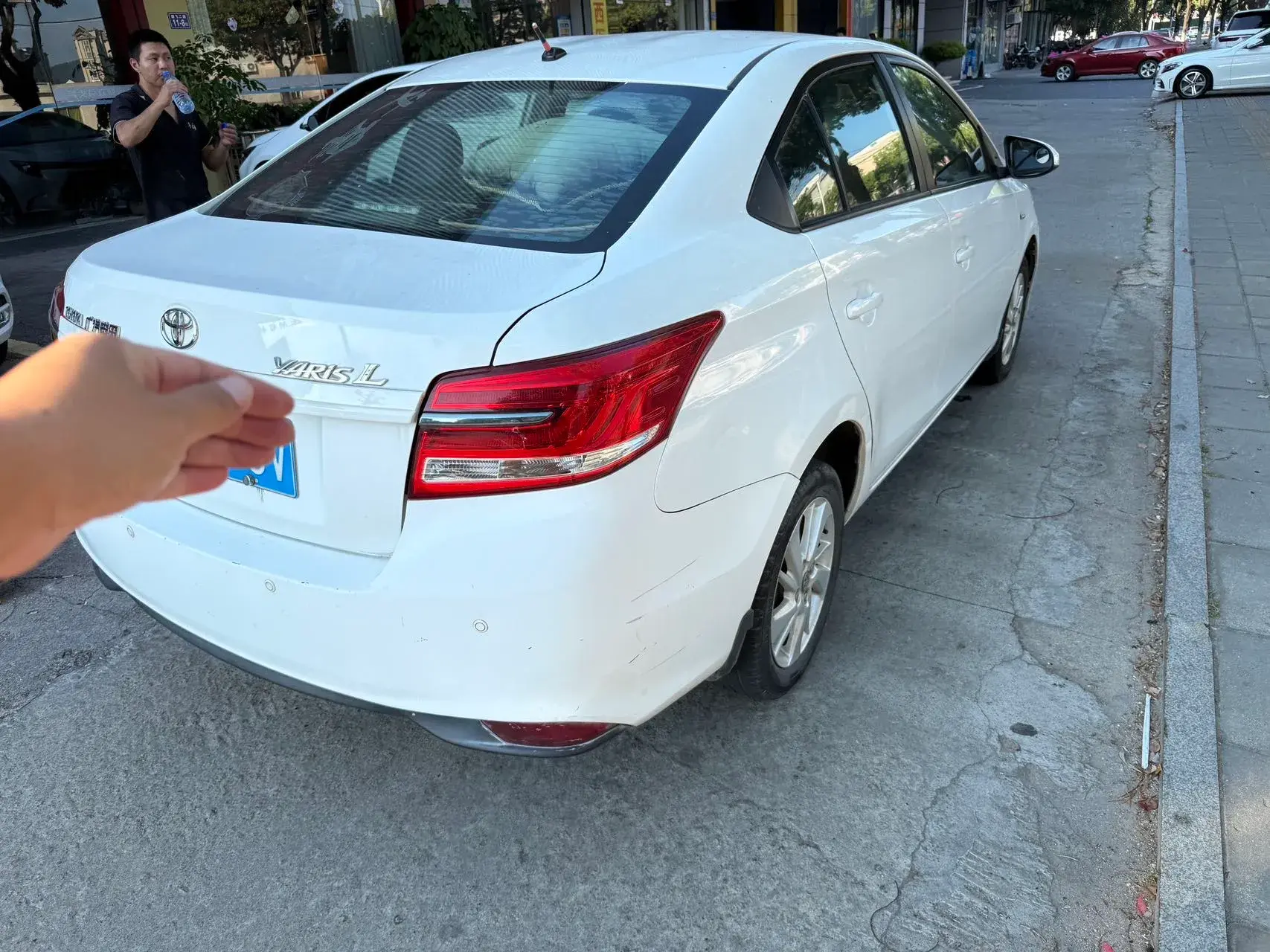 2017 TOYOTA YARIS thumbnail 4