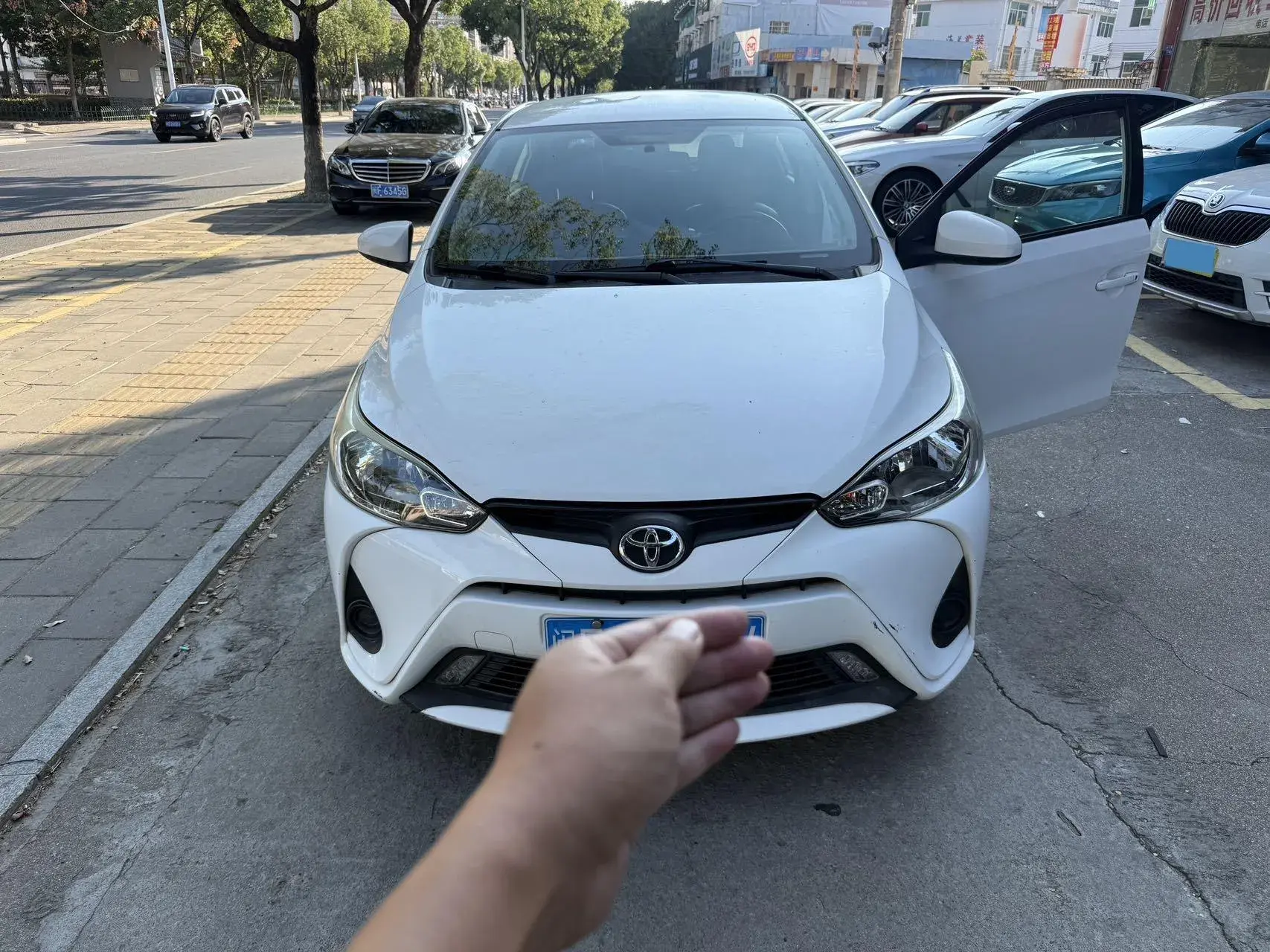 2017 TOYOTA YARIS thumbnail 2
