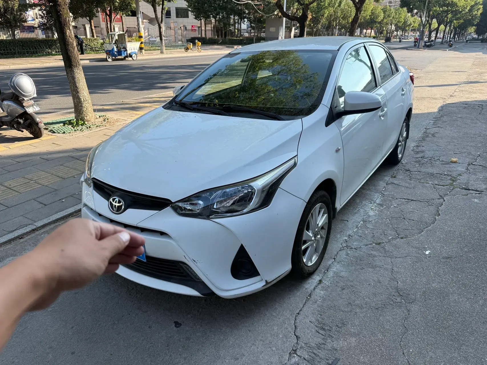 2017 TOYOTA YARIS view 1