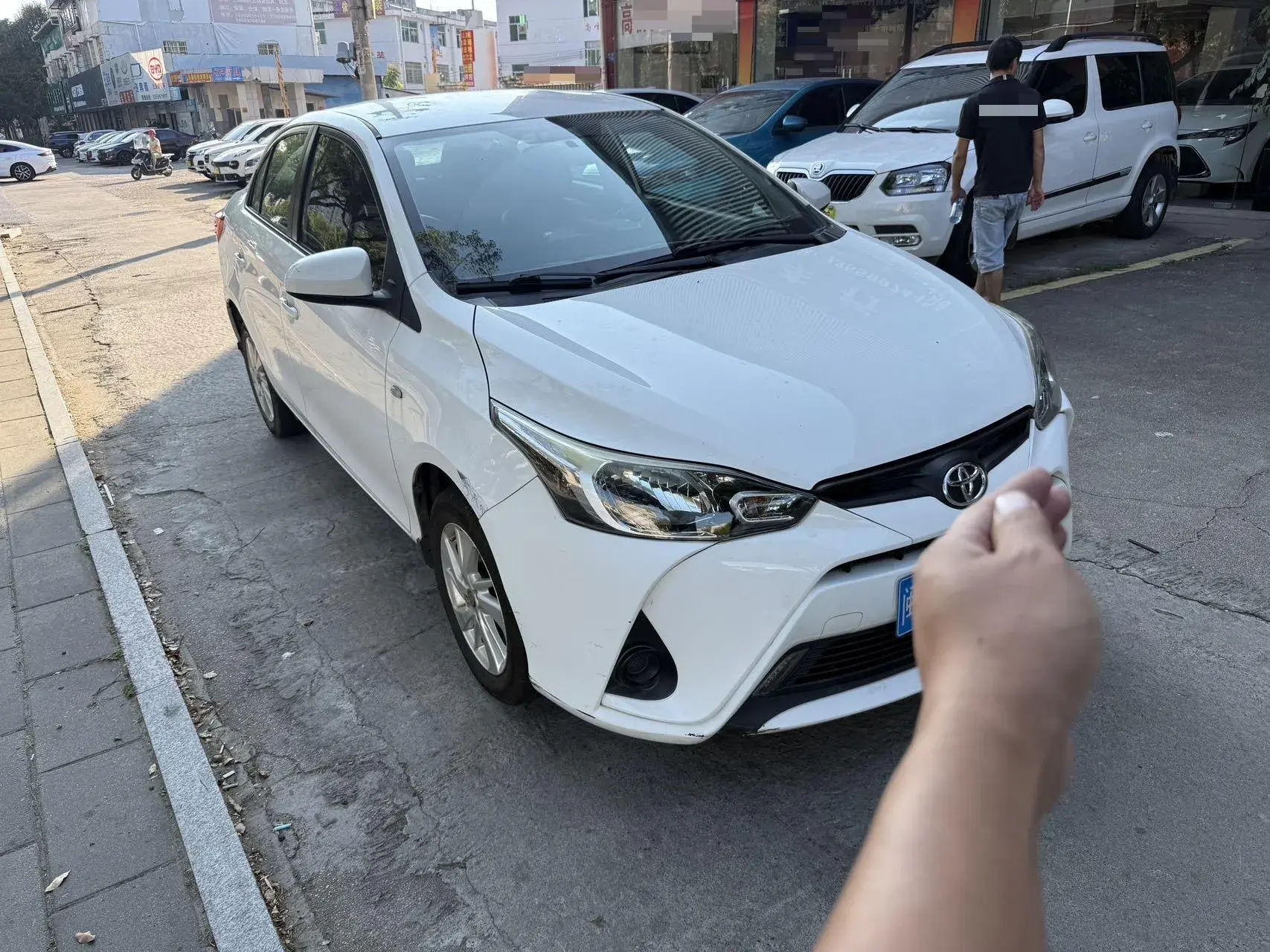 2017 TOYOTA YARIS thumbnail 3