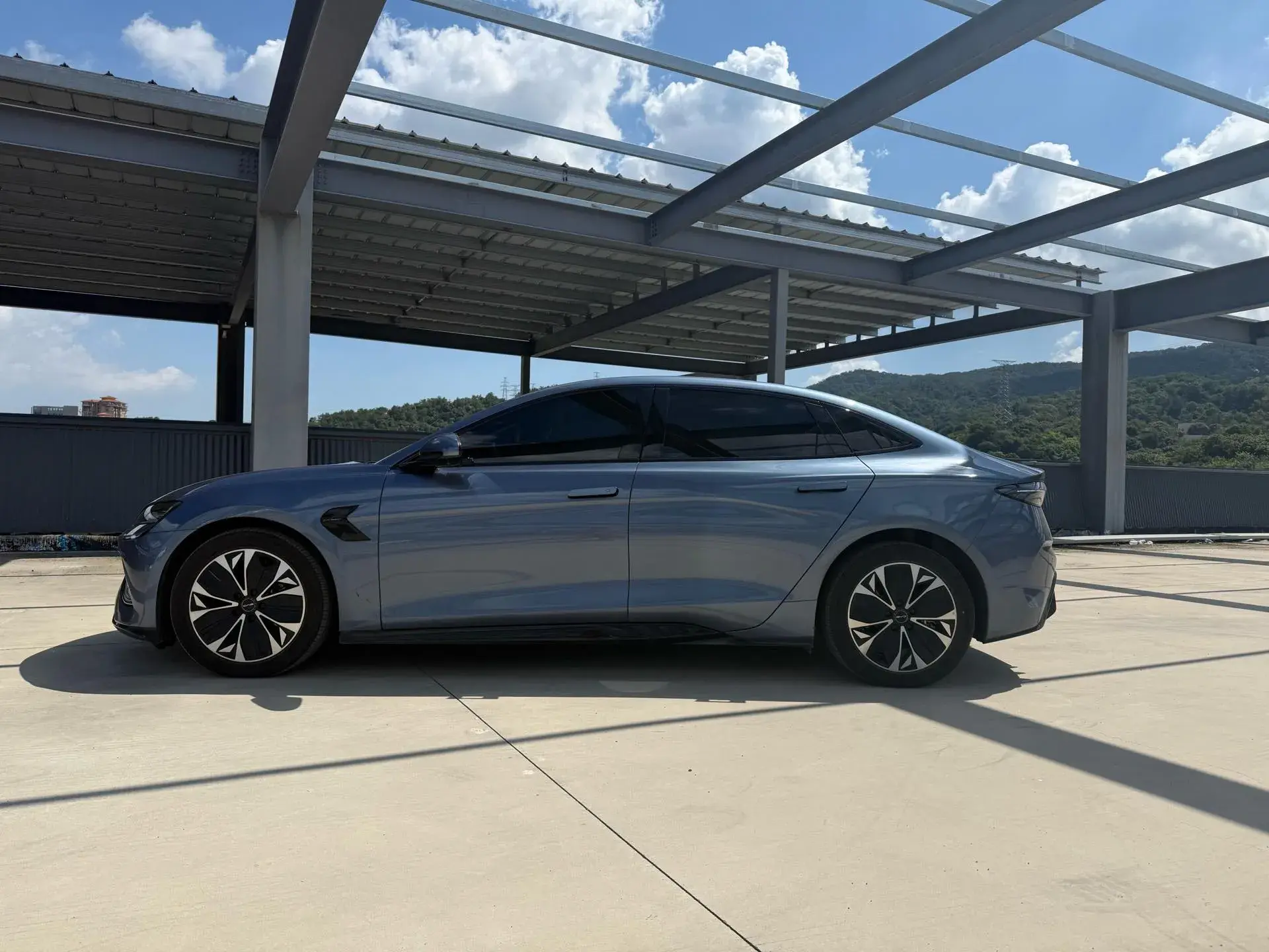 2023 BYD SEAL thumbnail 3