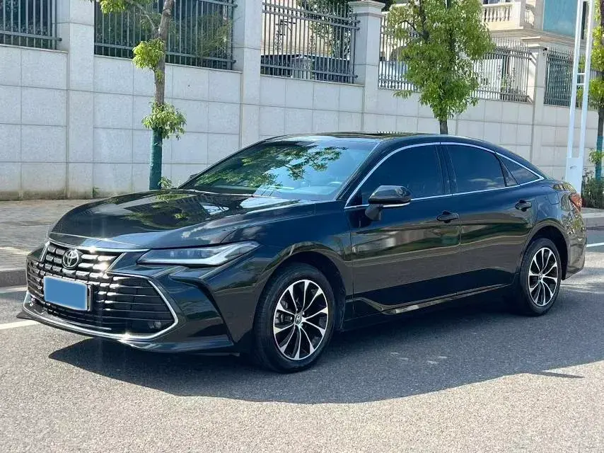 2023 TOYOTA AVALON view 1