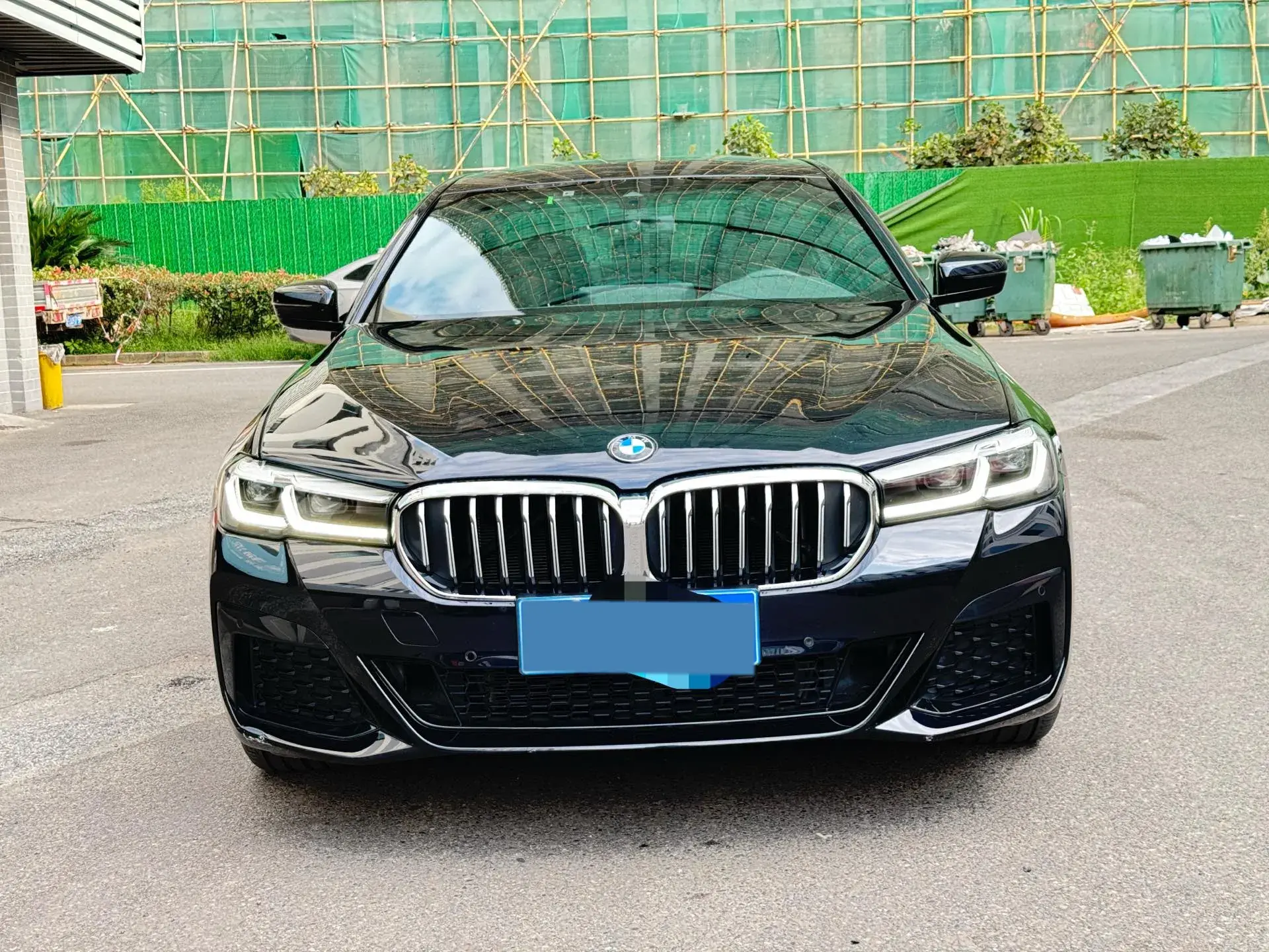 2022 BMW 5 thumbnail 2