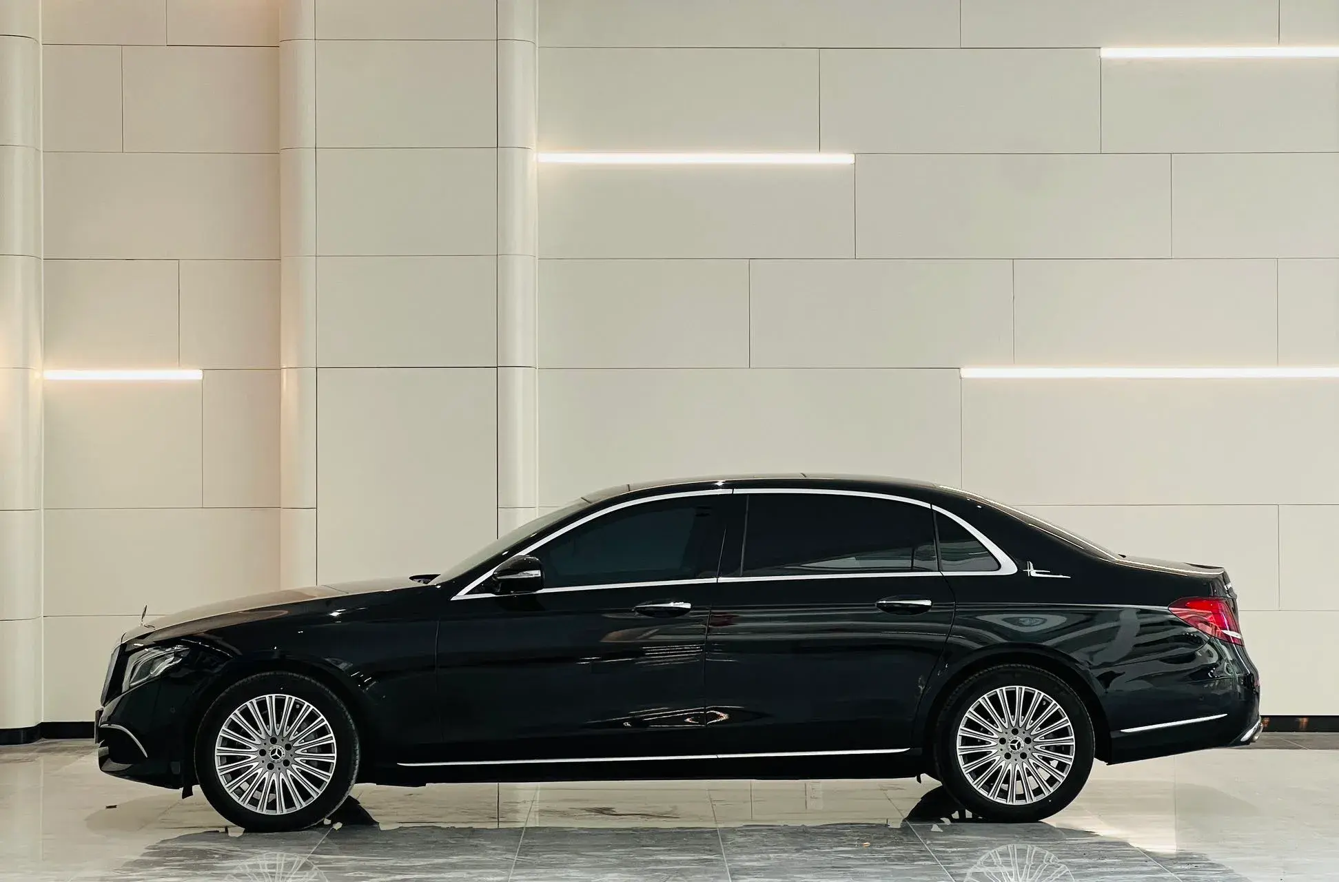 2020 MERCEDES-BENZ E thumbnail 3