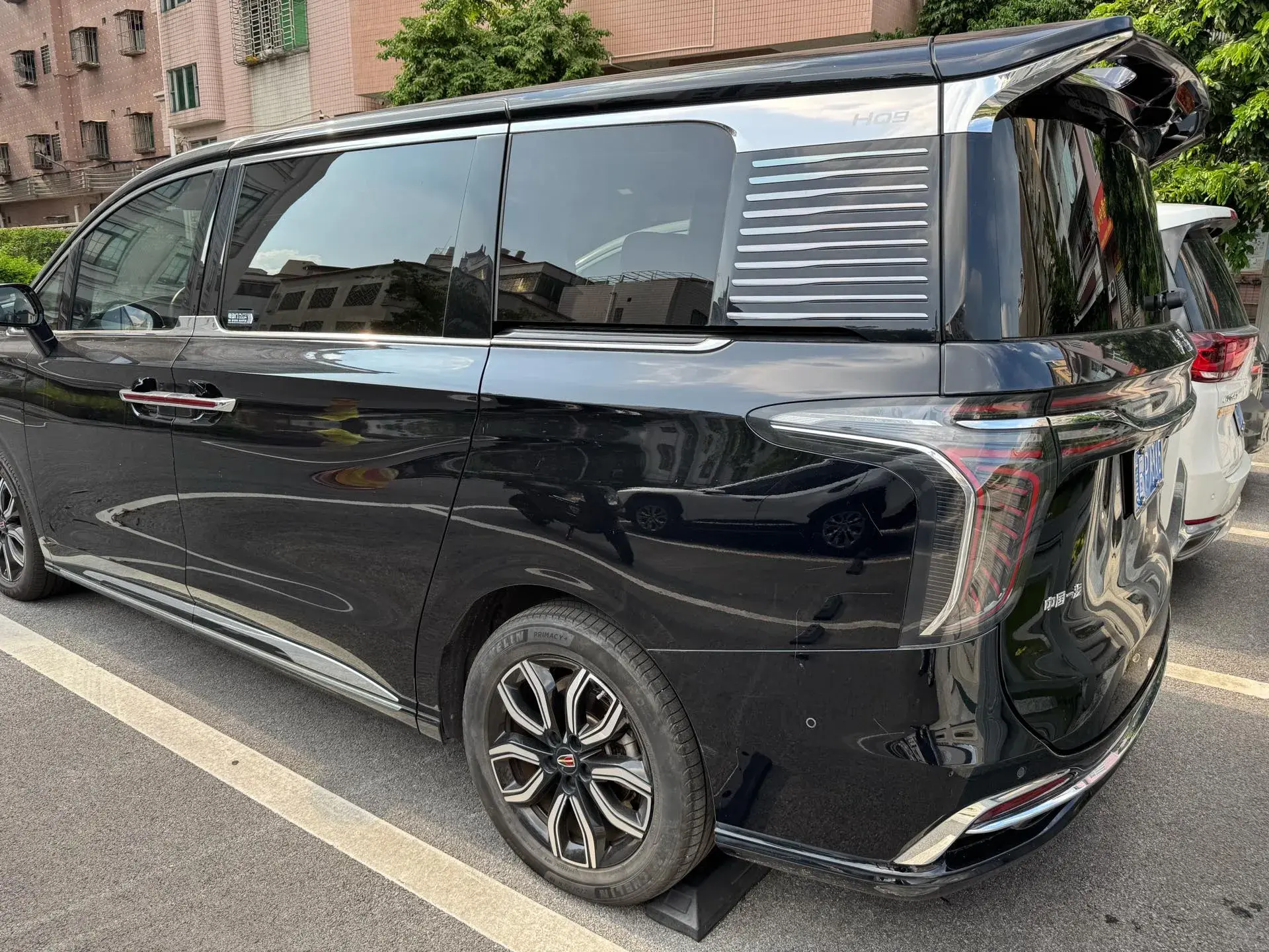 2023 HONGQI HQ9 thumbnail 3