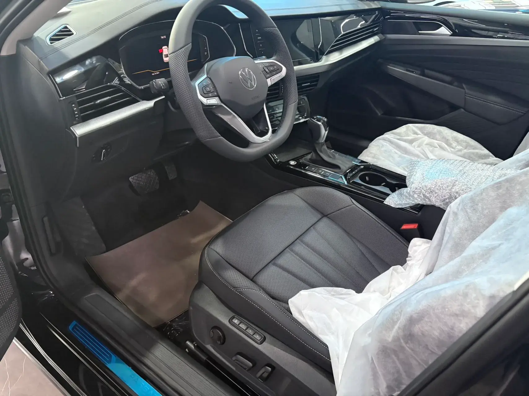 2025 VOLKSWAGEN PASSAT thumbnail 2