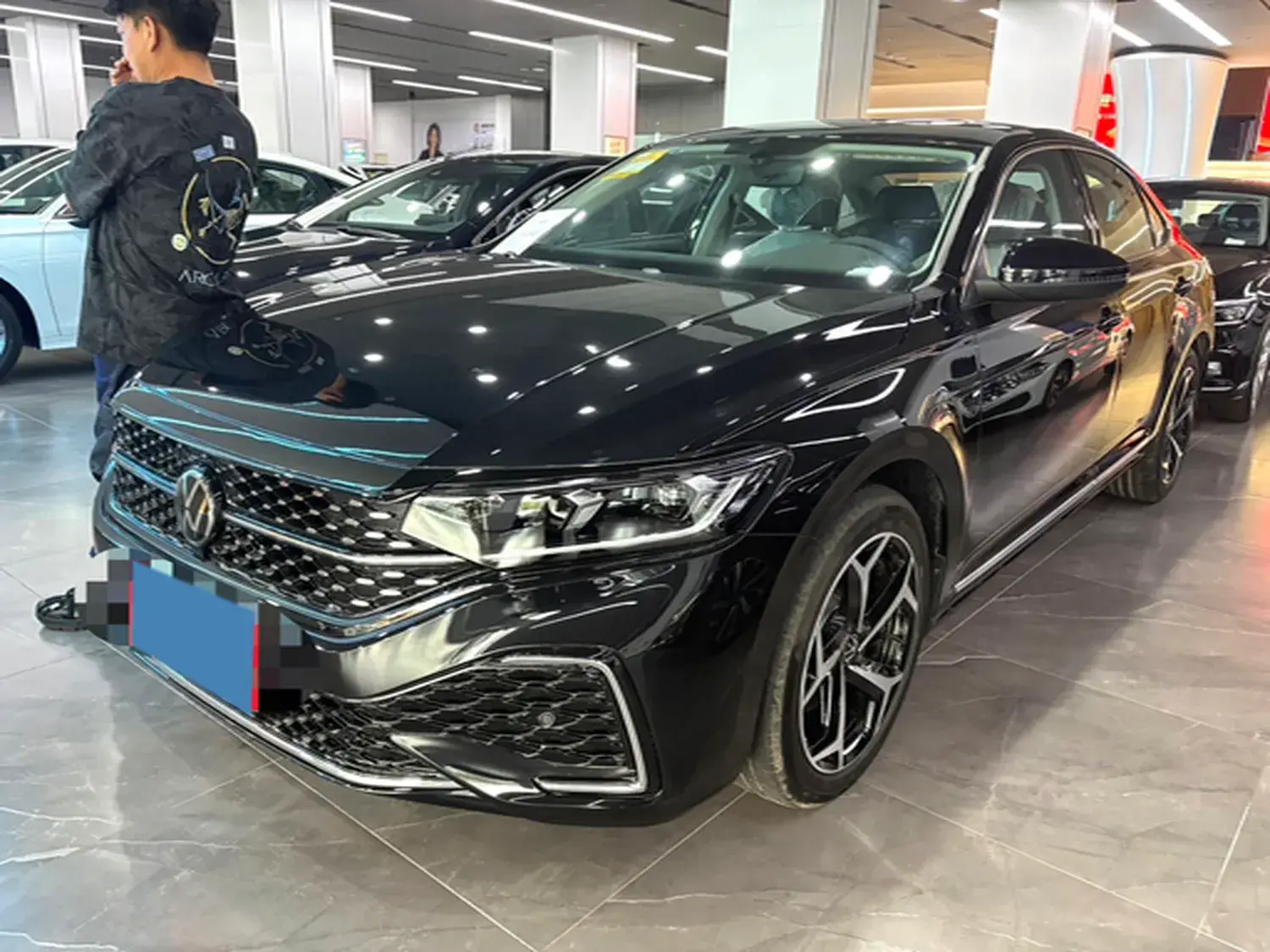 2025 VOLKSWAGEN PASSAT view 1