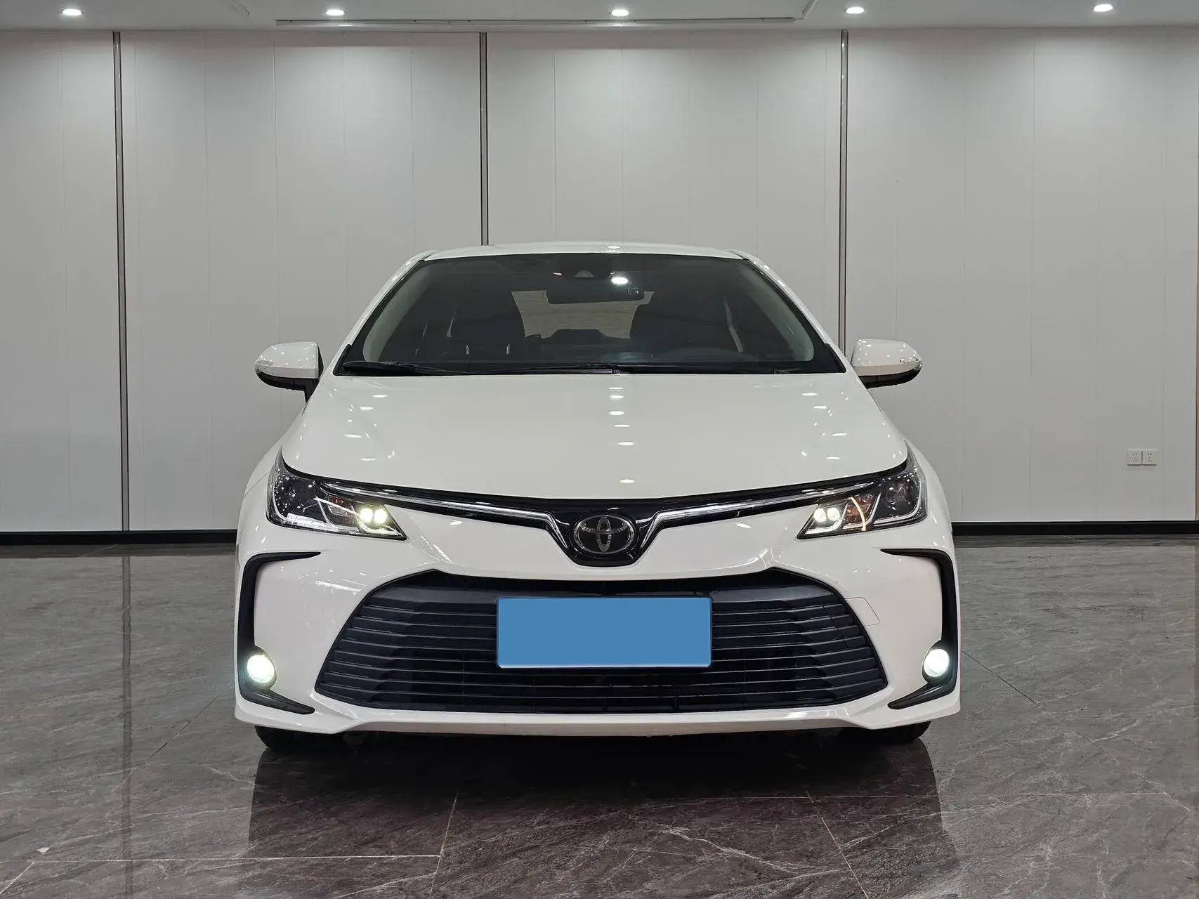 2019 TOYOTA COROLLA thumbnail 2