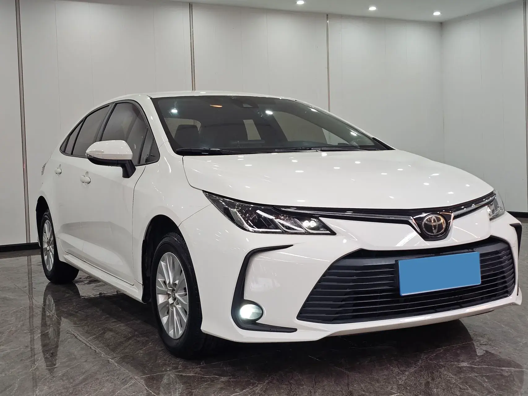 2019 TOYOTA COROLLA thumbnail 3