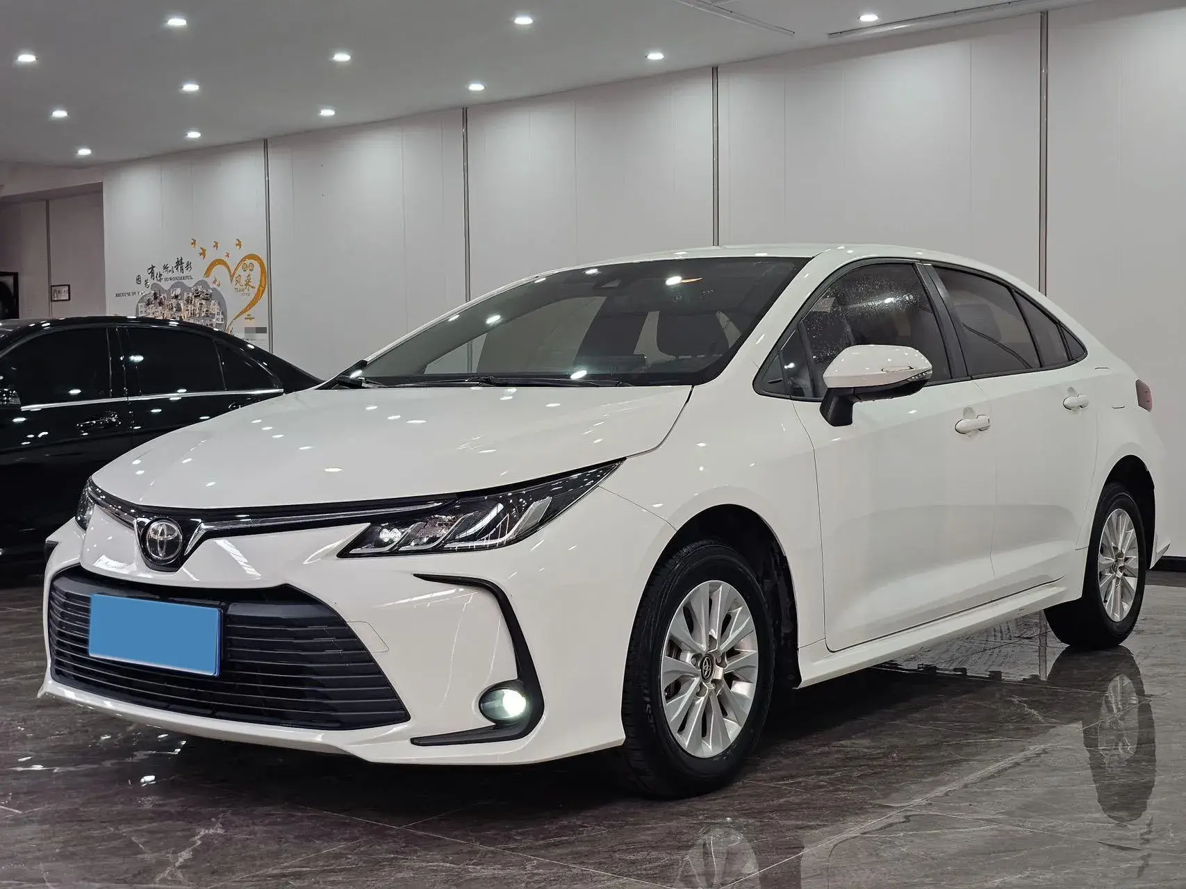 2019 TOYOTA COROLLA view 1