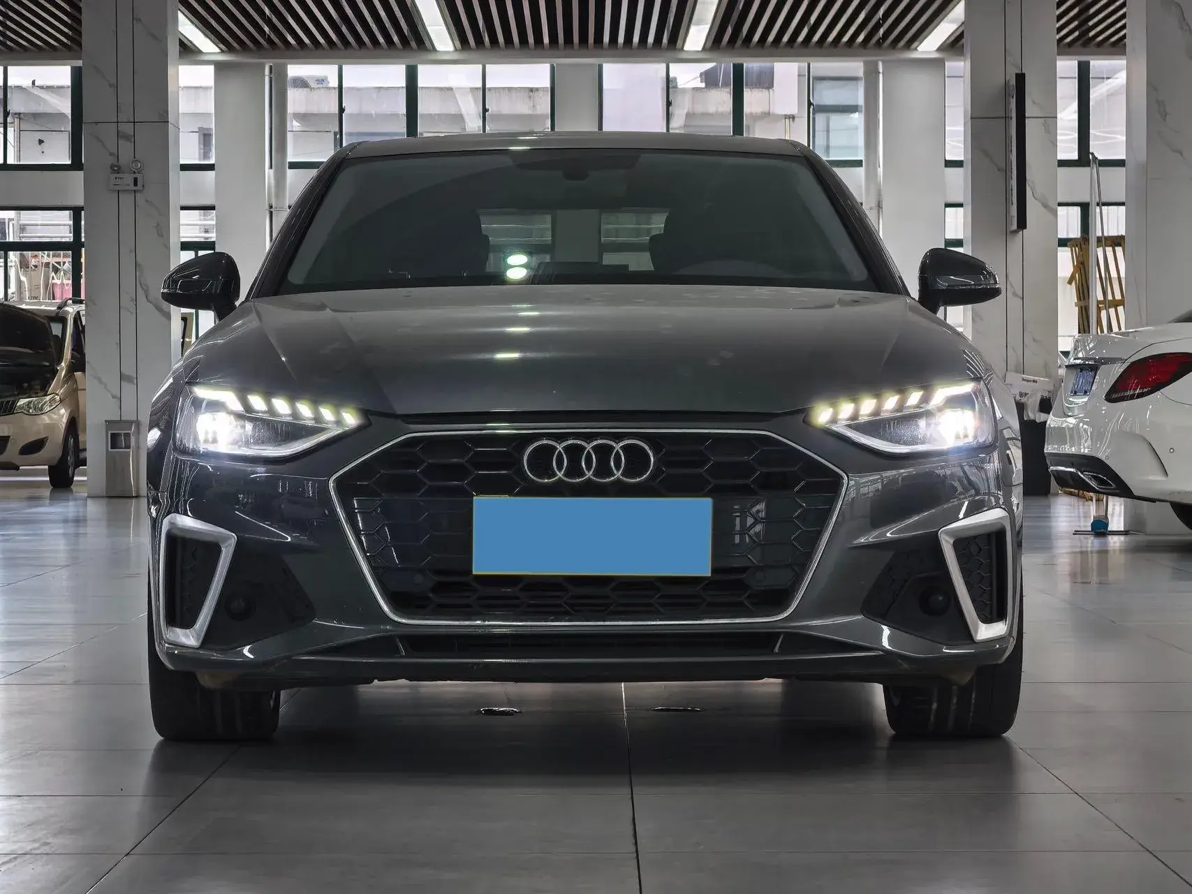 2022 AUDI A4L thumbnail 2