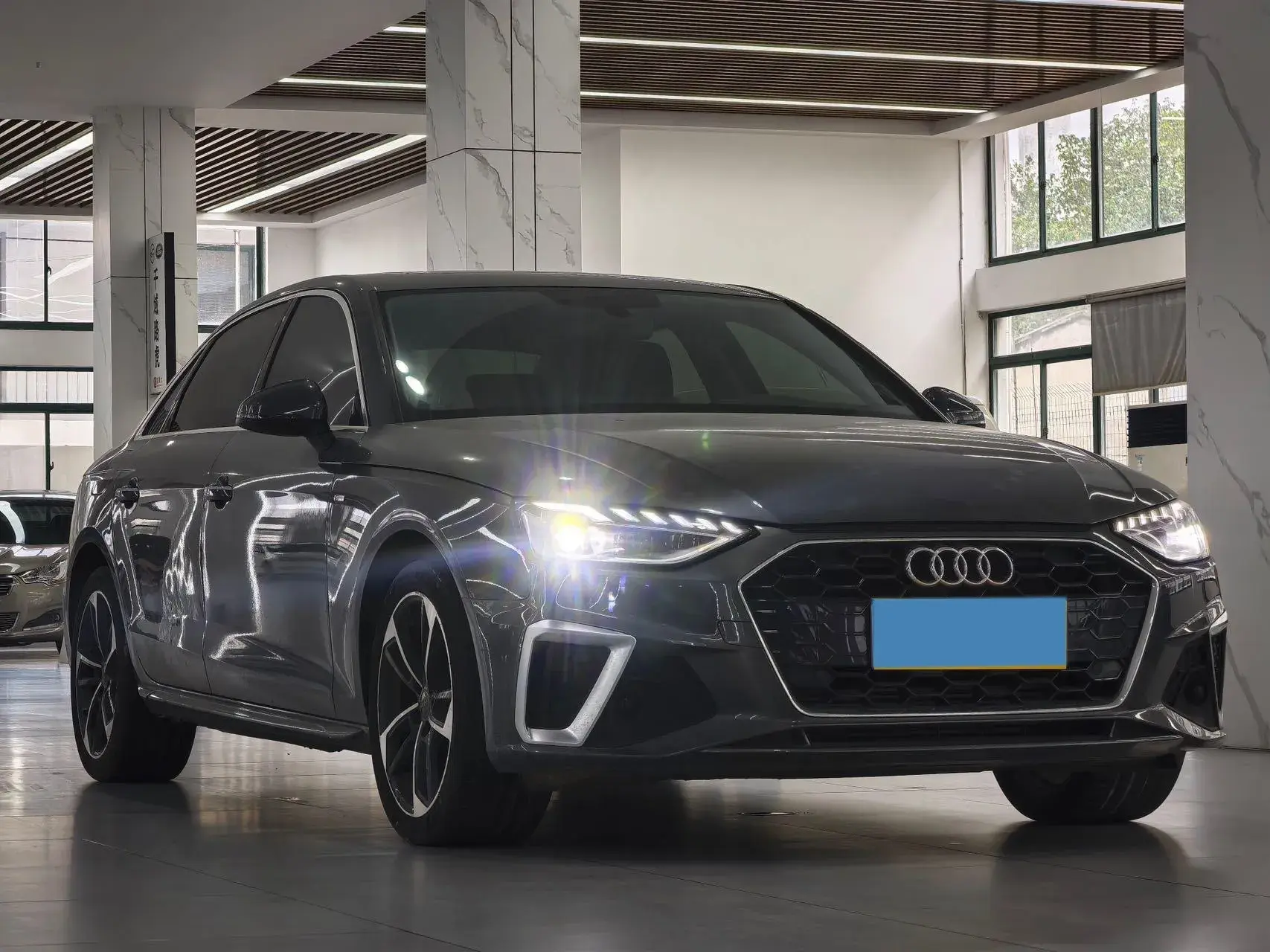 2022 AUDI A4L thumbnail 3