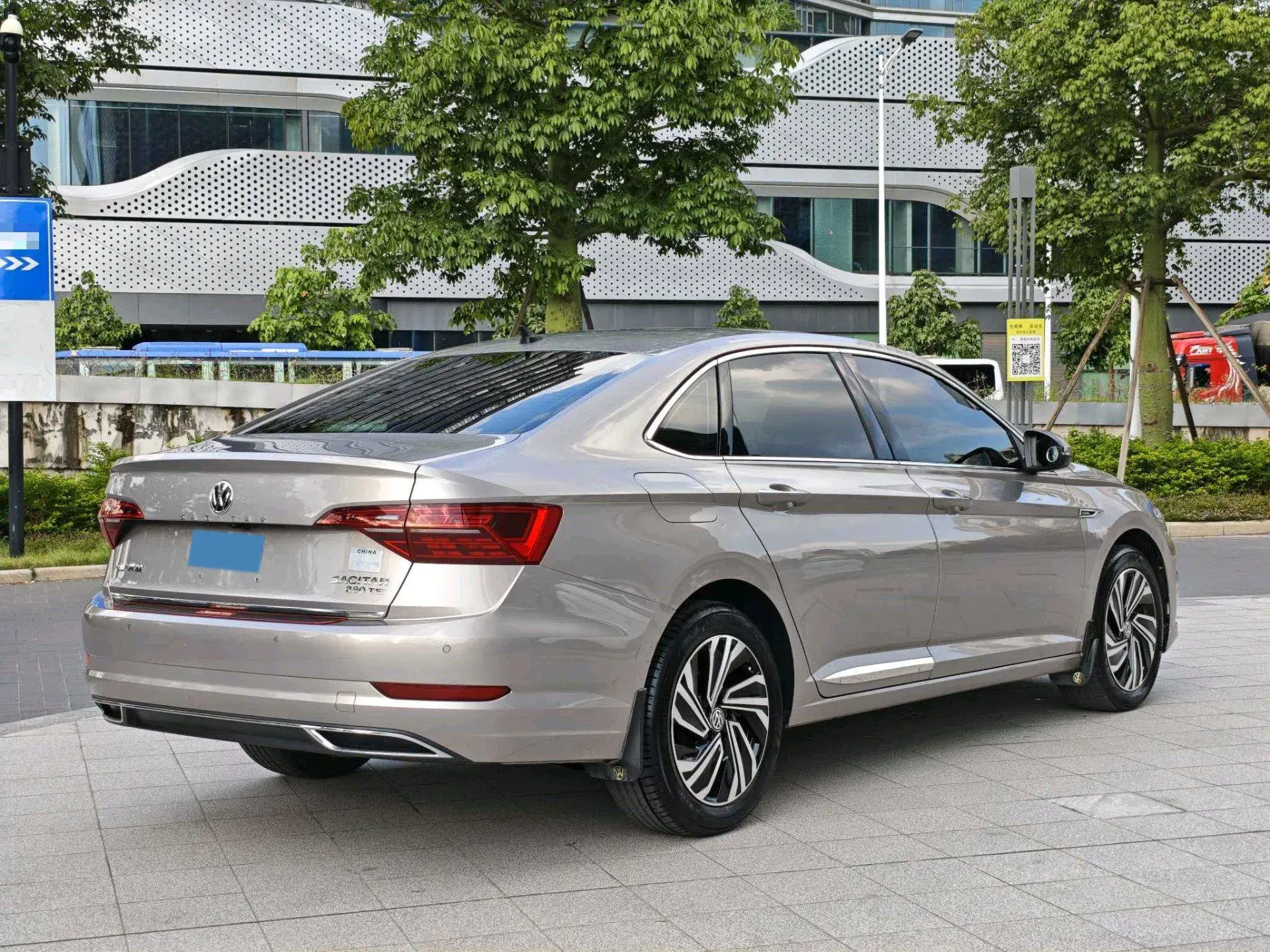 2019 VOLKSWAGEN SAGITAR thumbnail 3