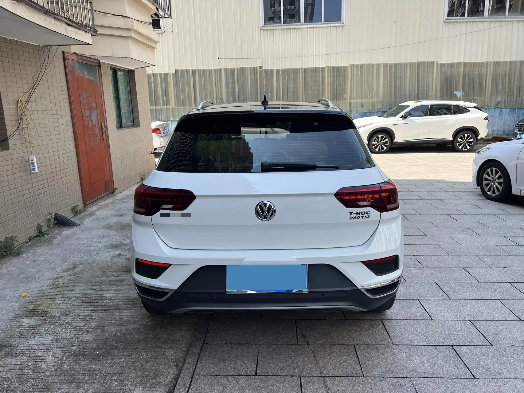 2018 VOLKSWAGEN T-ROC thumbnail 4