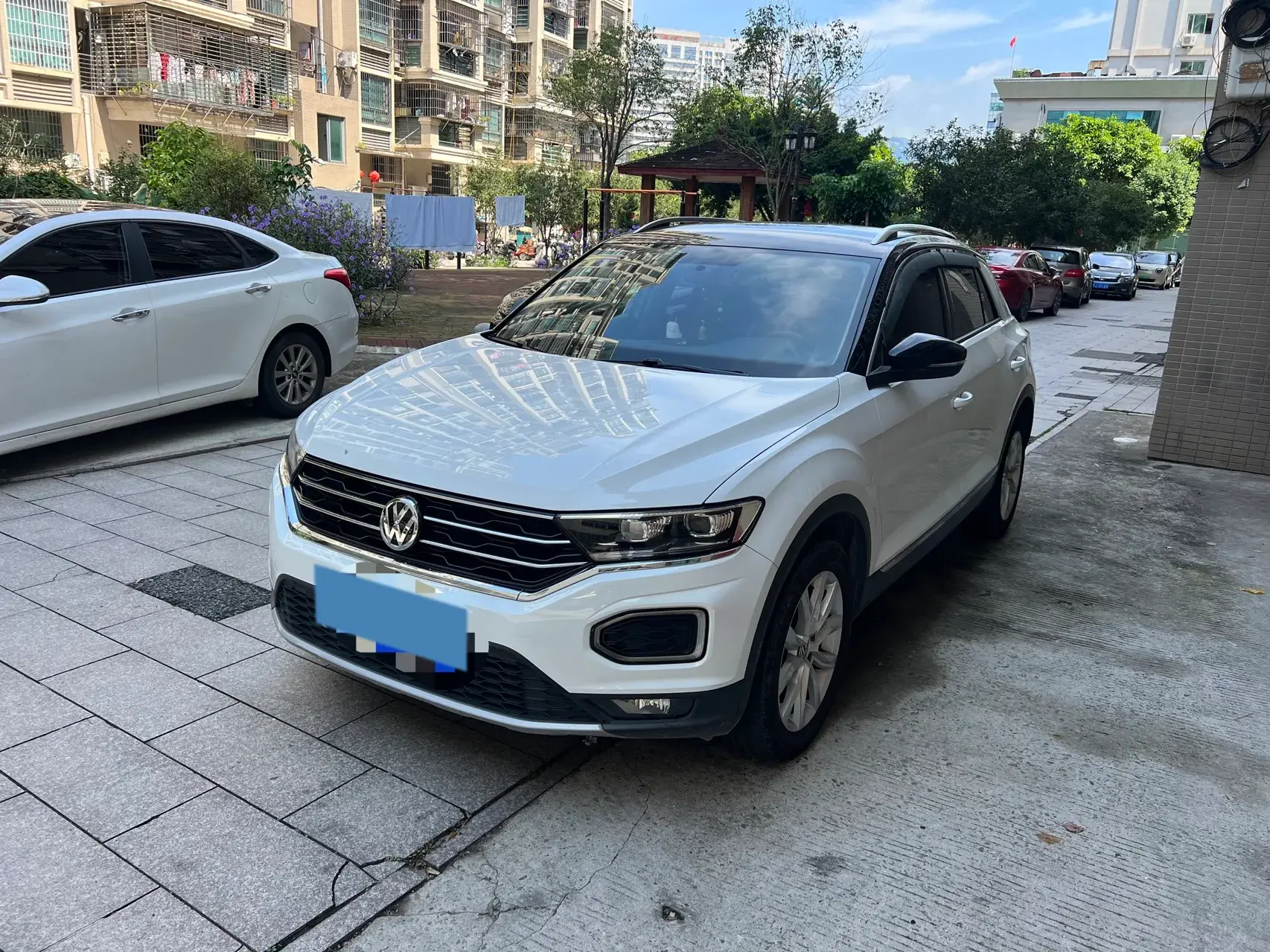 2018 VOLKSWAGEN T-ROC view 1