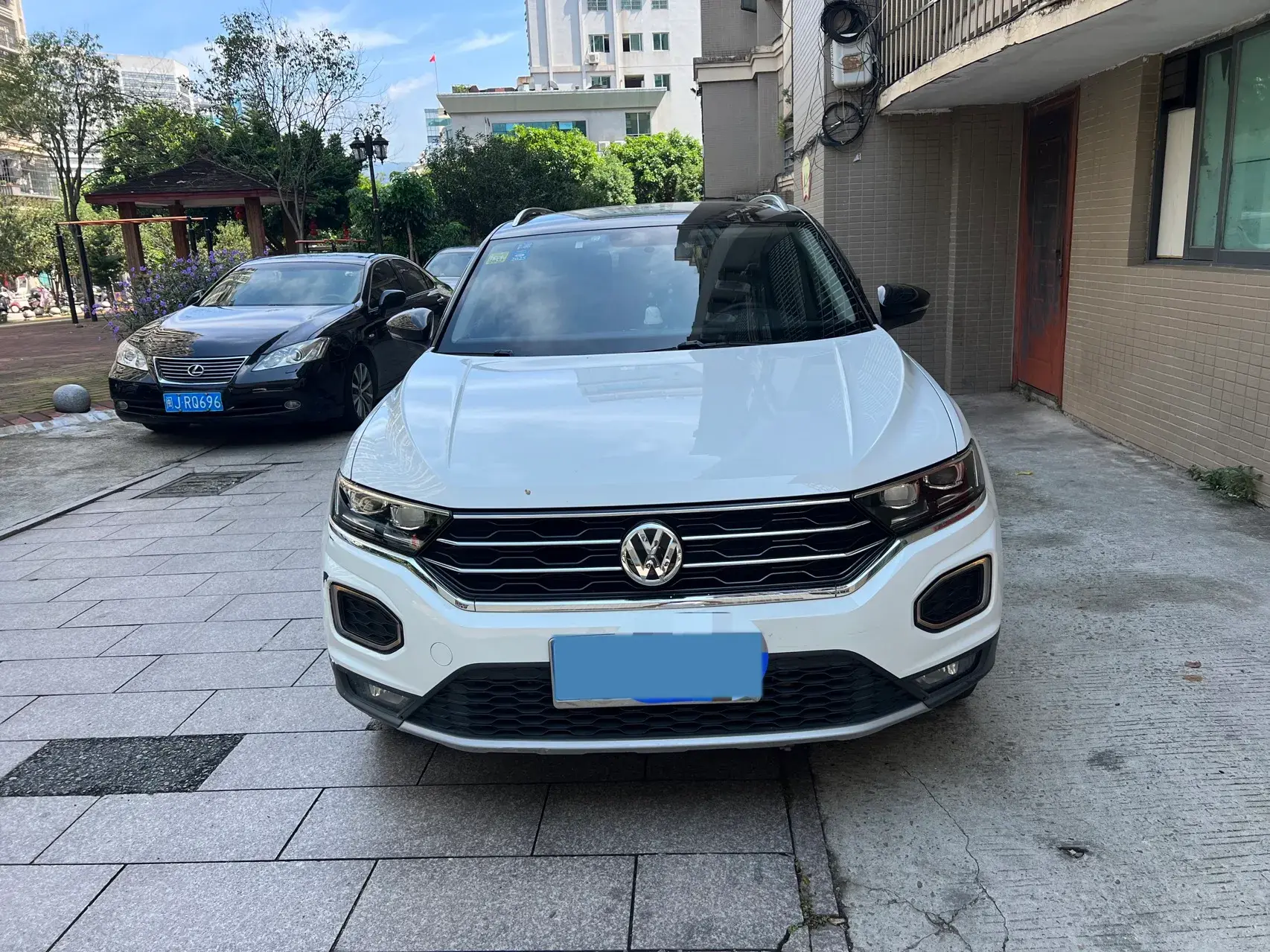 2018 VOLKSWAGEN T-ROC thumbnail 2