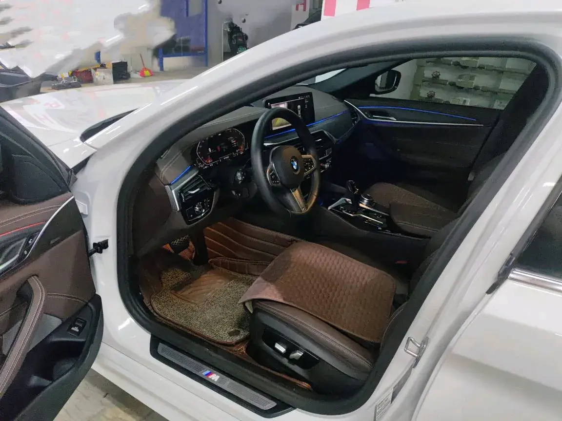 2021 BMW 5 thumbnail 2