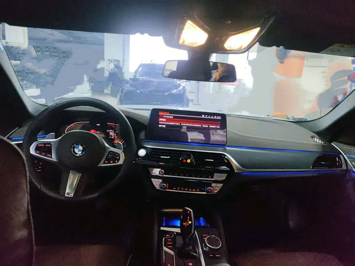 2021 BMW 5 thumbnail 4