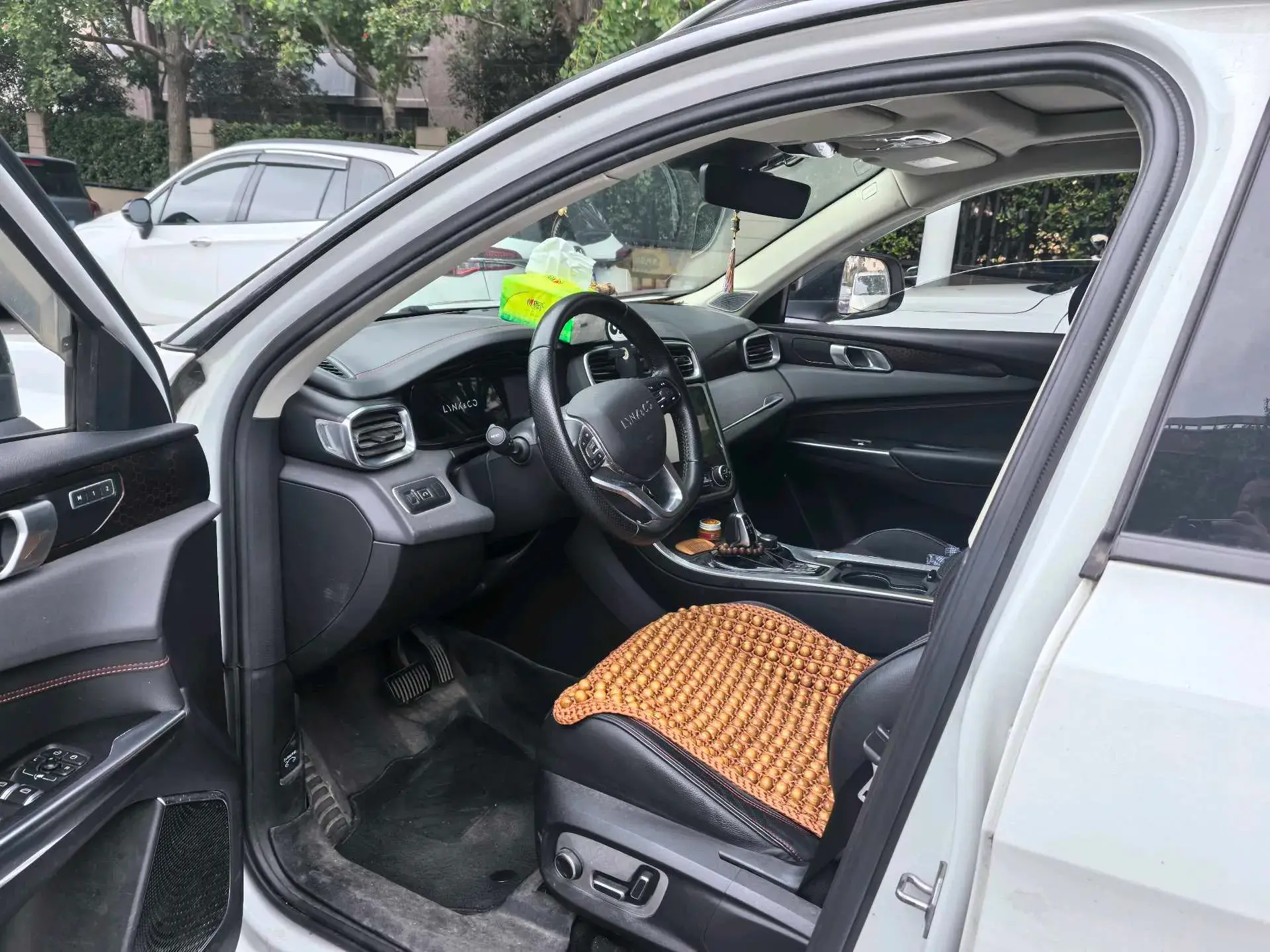 2017 LYNK&CO 01 thumbnail 3